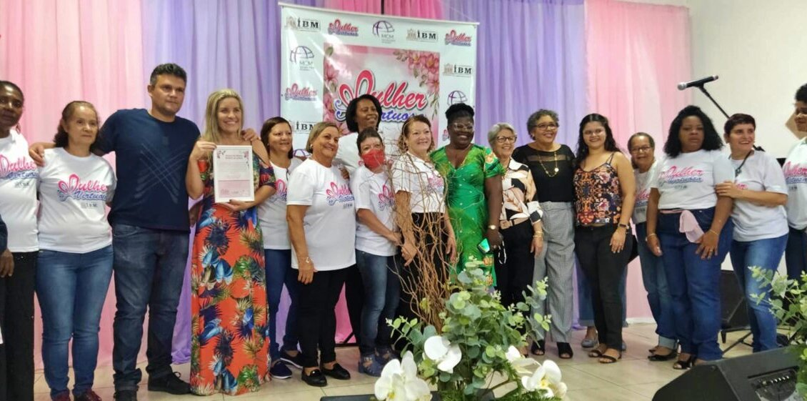 Comunidade evangélica homenageia prefeita de Macuco