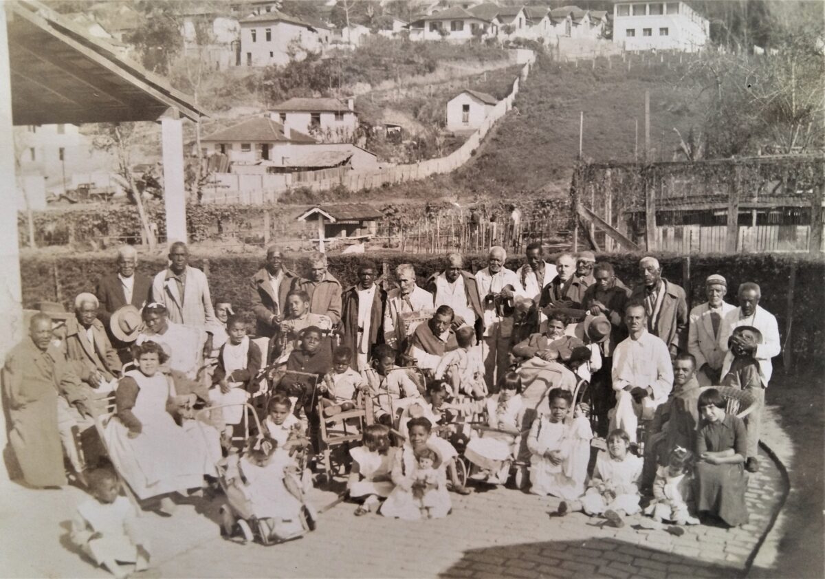 Casa São Vicente de Paulo, rumo aos 90 anos de caridade em Nova Friburgo 4 Os desvalidos recebem acolhimento das Irmãs Vicentinas. Acervo da Ordem São Vicente de Paulo.
