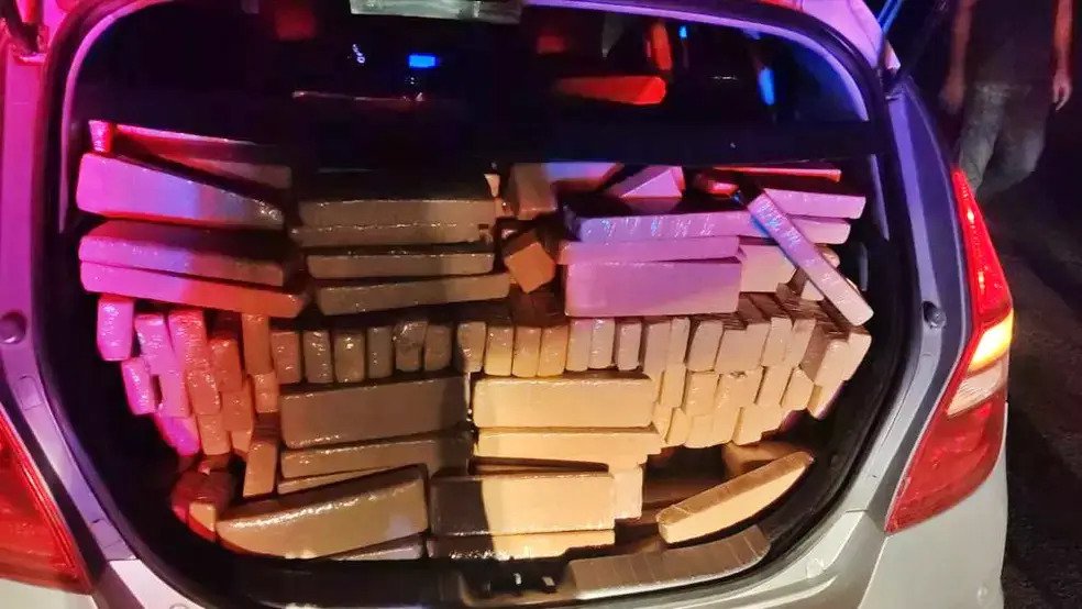 Polícia apreende meia tonelada de drogas na BR 101, em Macaé