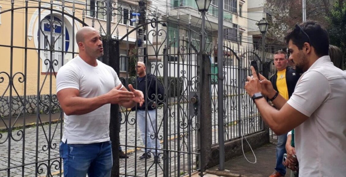 Indultado por Bolsonaro, Daniel Silveira participa do aniversário de Friburgo