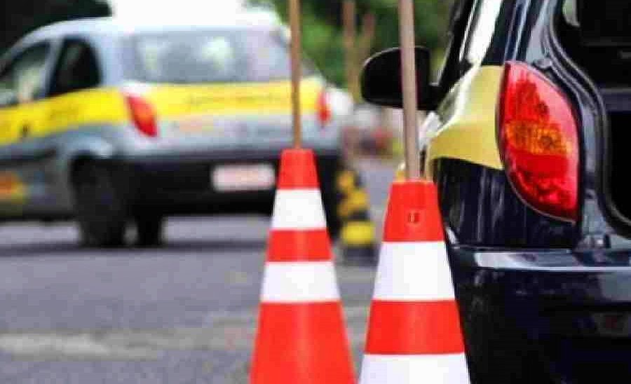 Autoescolas podem deixar de ser obrigatórias para tirar CNH
