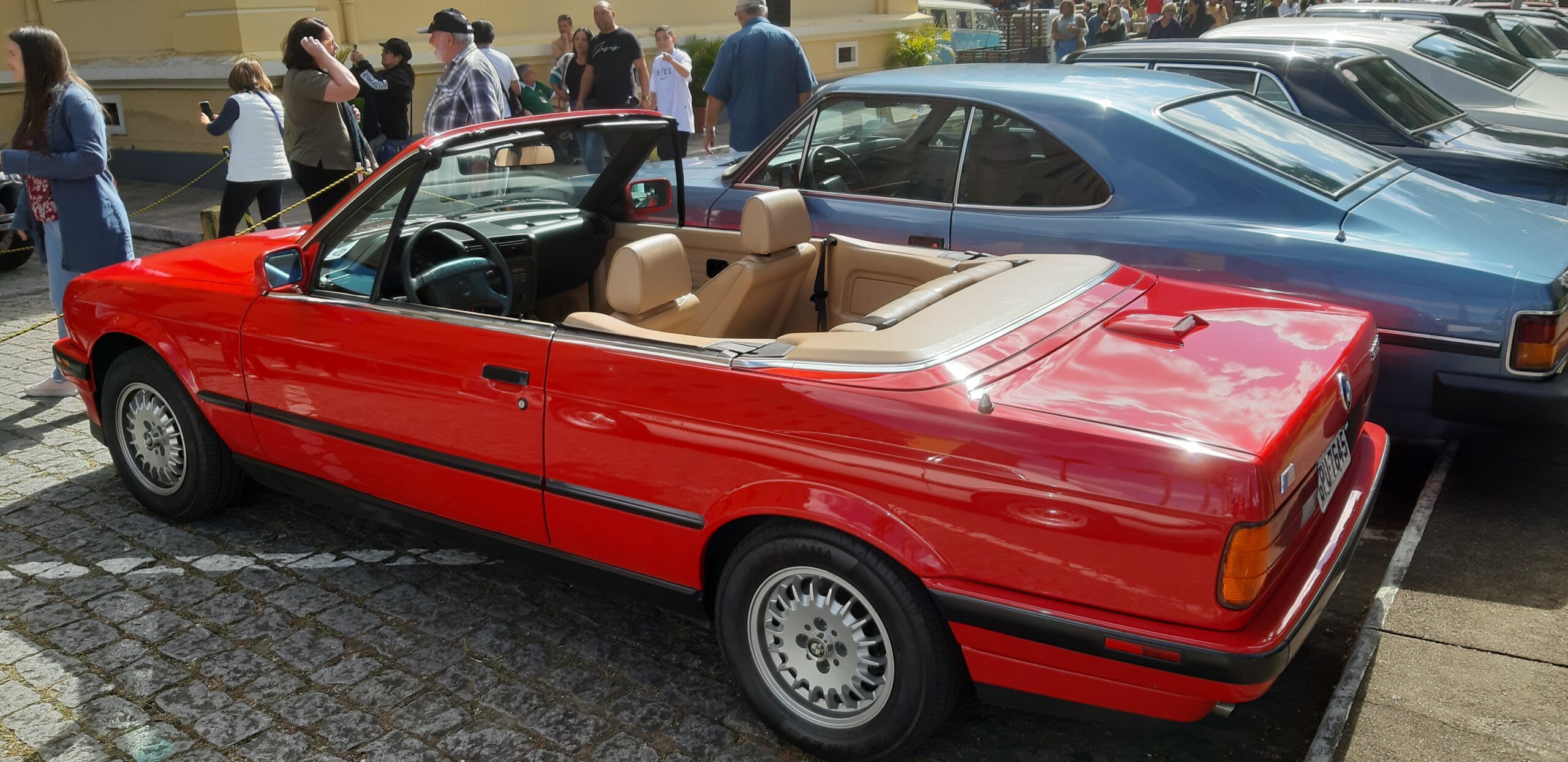 Carros antigos: paixão pela história do automobilismo 2 Vigésima edição da ACANF, Associação de Carros Antigos de Nova Friburgo. Acervo pessoal.