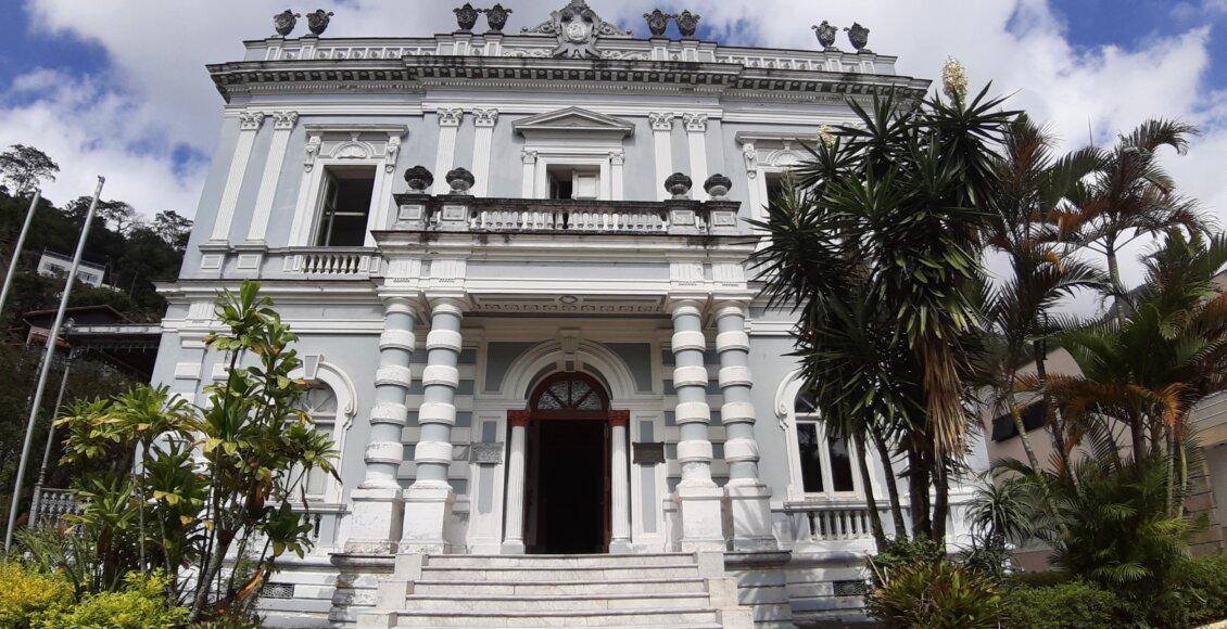 Fachada do palacete do barão das Duas Barras.