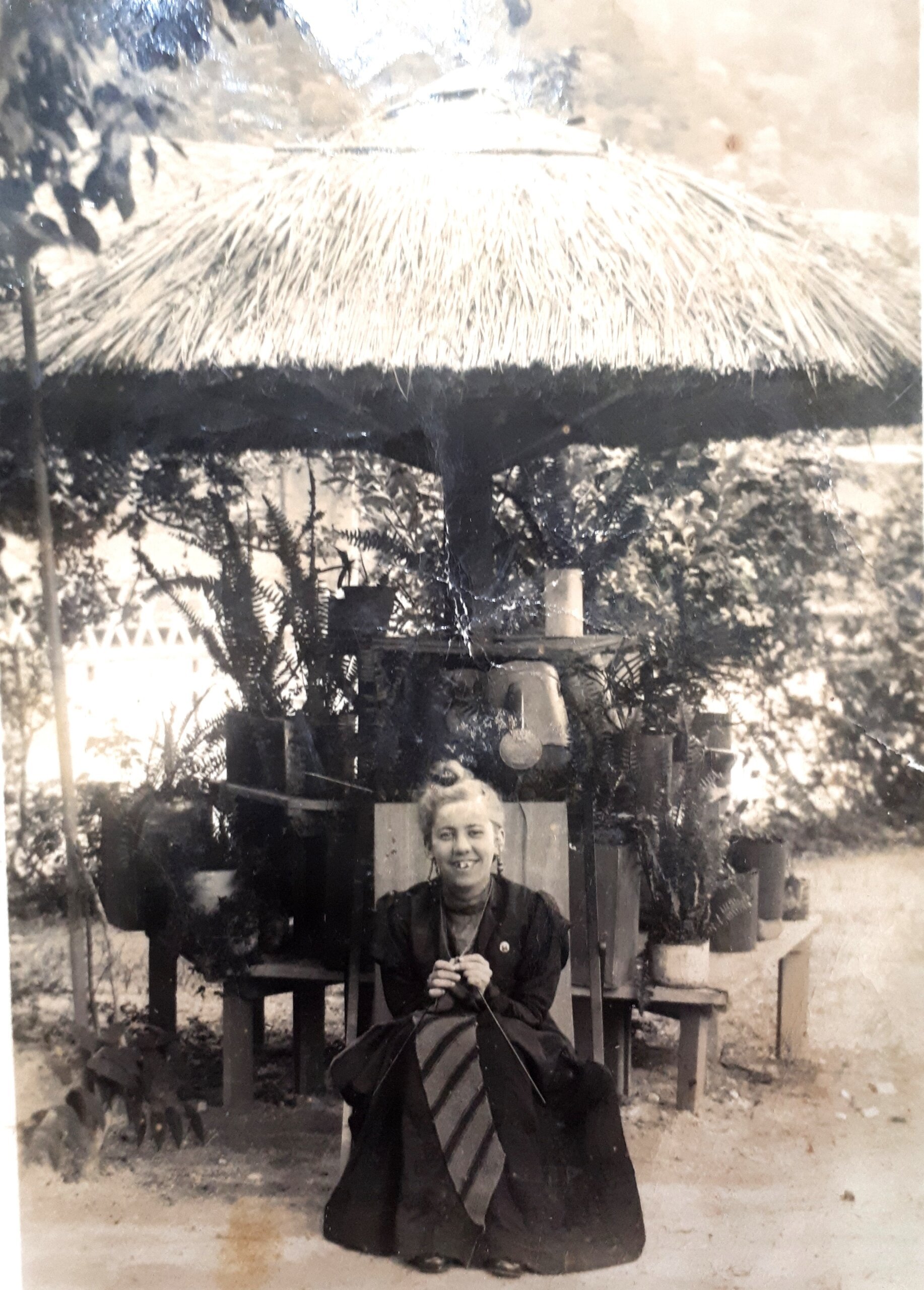 Família Mendes: a elite latifundiária das Terras Frias 5 Raridade em uma foto do século 19. A moça sorri para o fotógrafo. Acervo Sônia Mendes