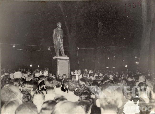Dante Laginestra: o prefeito de Nova Friburgo na era Getúlio Vargas 20 Getúlio Vargas deu nome à principal praça e ganhou uma estátua no logradouro. Acervo FGV