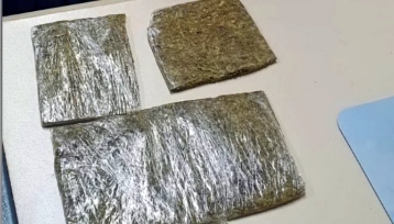 Homem é preso em ônibus levando maconha de Niterói para Macuco