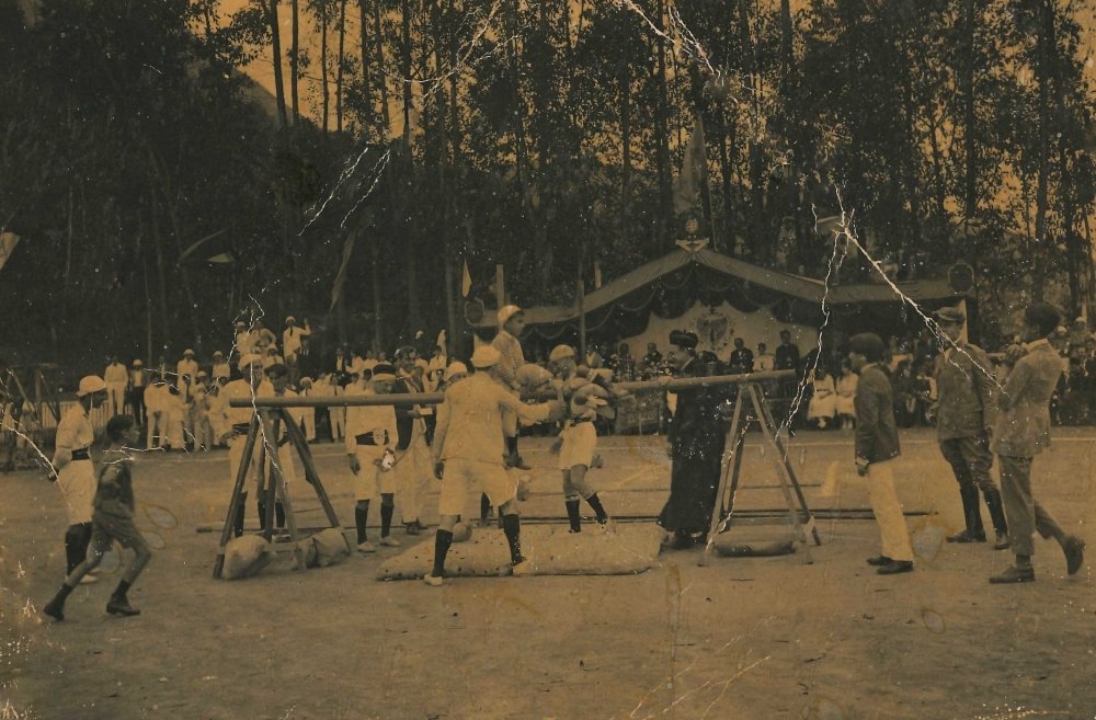 Mente sã em corpo são: Jogos Esportivos do Colégio Anchieta 4 Nos jogos olímpicos do Anchieta havia a assistência de convidados. Acervo colégio Anchieta