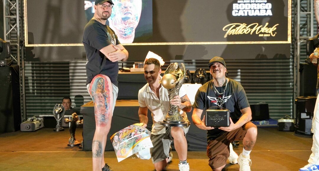 Tatuador de Nova Friburgo, Rodrigo Catuaba é campeão da Tattoo Week Rio