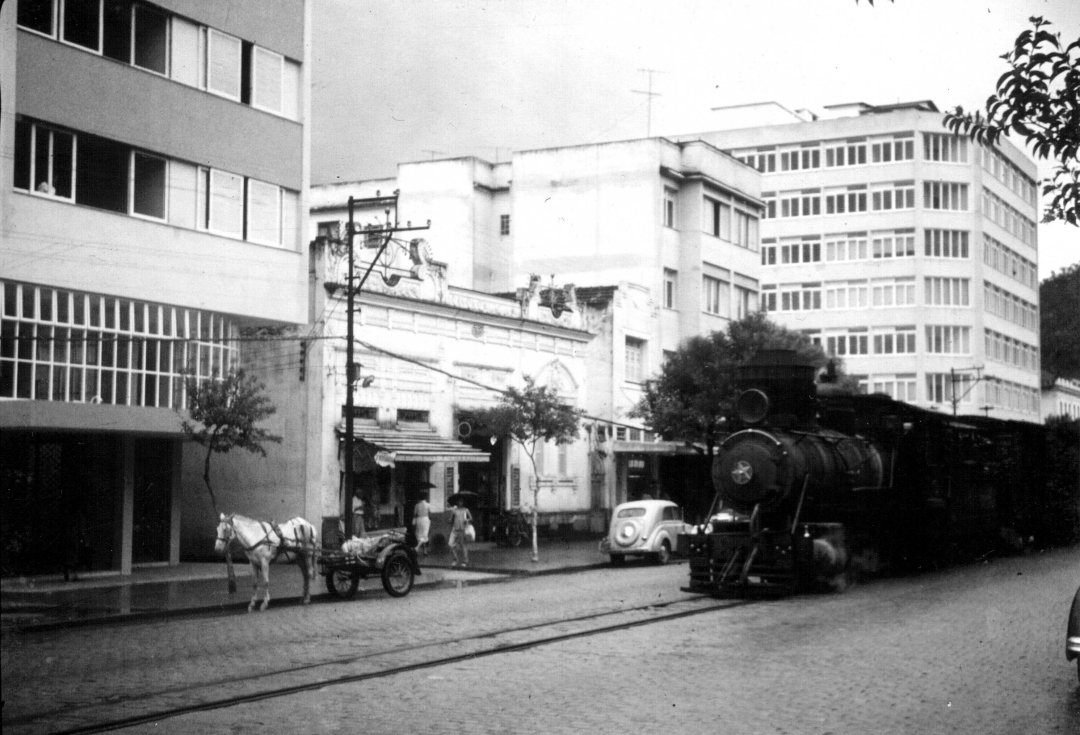 Uma viagem de trem a Nova Friburgo: o passado manda lembranças 2 De Niterói a Nova Friburgo, 4 horas de viagem. Acervo F. D. João VI