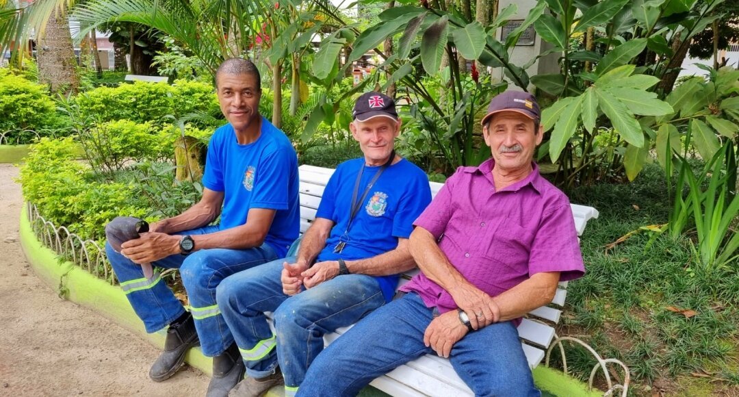 O Jardim de Cantagalo nos cuidados zelosos dos funcionários da prefeitura