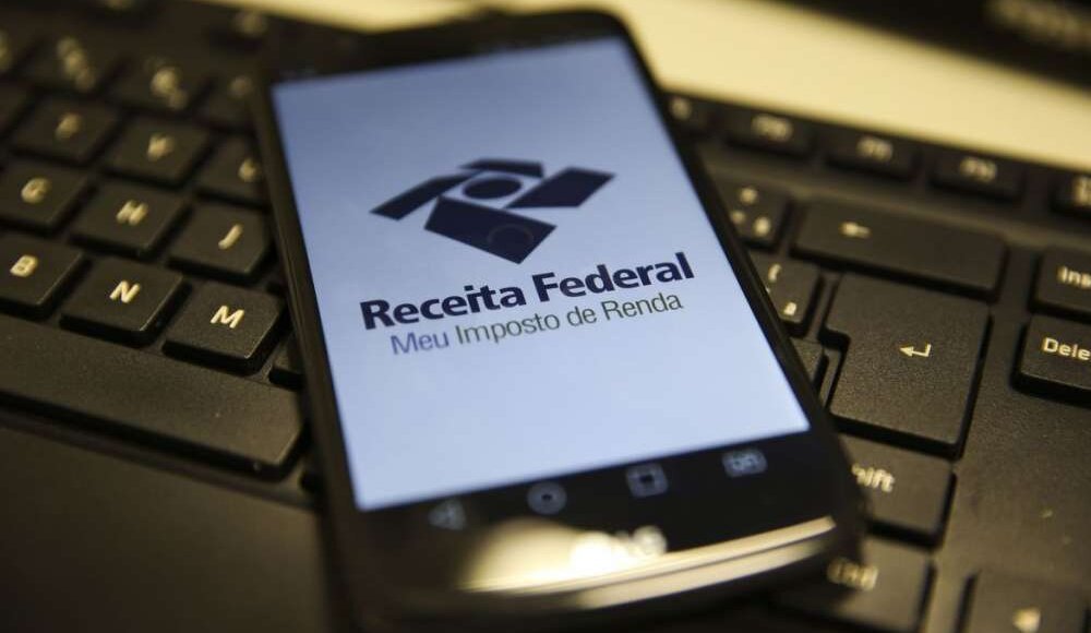 Quem ganha um salário mínimo e meio deve declarar Imposto de Renda em 2023