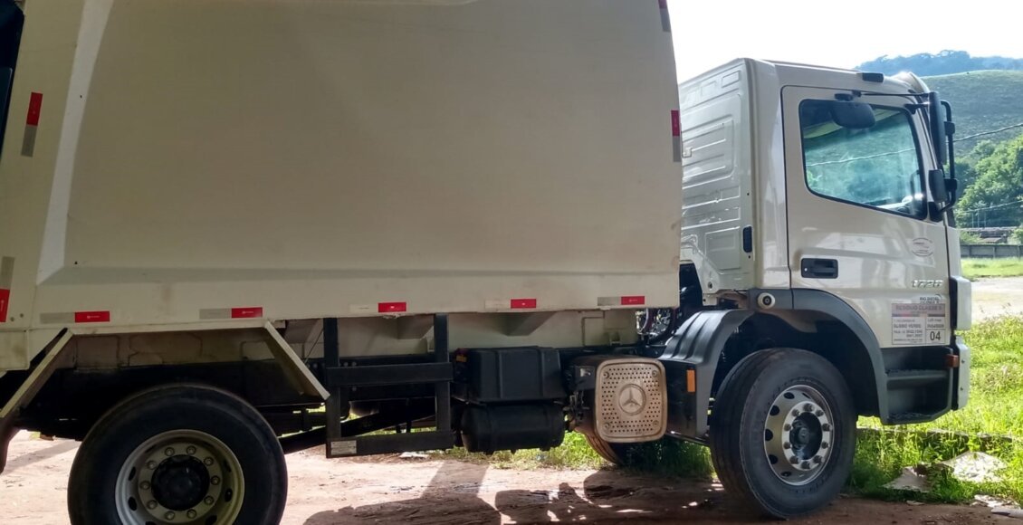 Santa Maria Madalena dá início a coleta de lixo com caminhão compactador