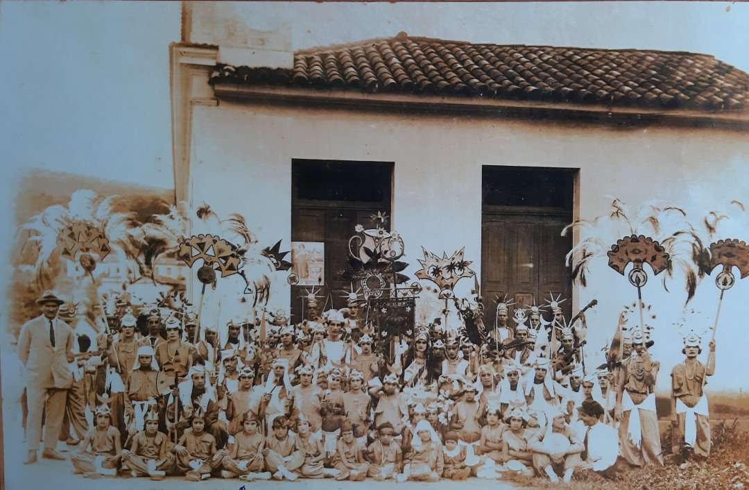 Do entrudo a escola de samba: a história do Carnaval em Nova Friburgo 4 Rancho Carnavalesco Mimosa Violeta. Acervo pessoal