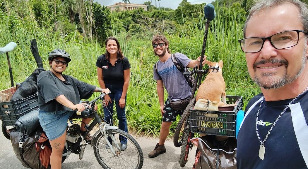Vídeo: Casal de viajantes da Argentina passa por Cantagalo