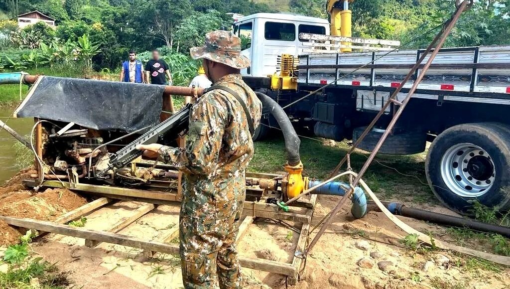 Inea flagra extração ilegal de areia em Bom Jardim