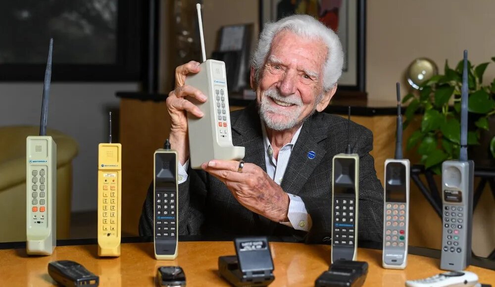 Primeira ligação feita por celular completa 50 anos