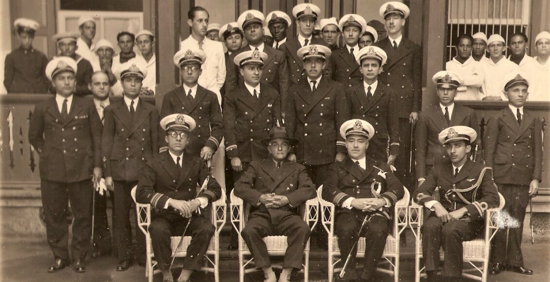 Ao fundo, pacientes tuberculosos com a oficialidade. Acervo Sanatório Naval