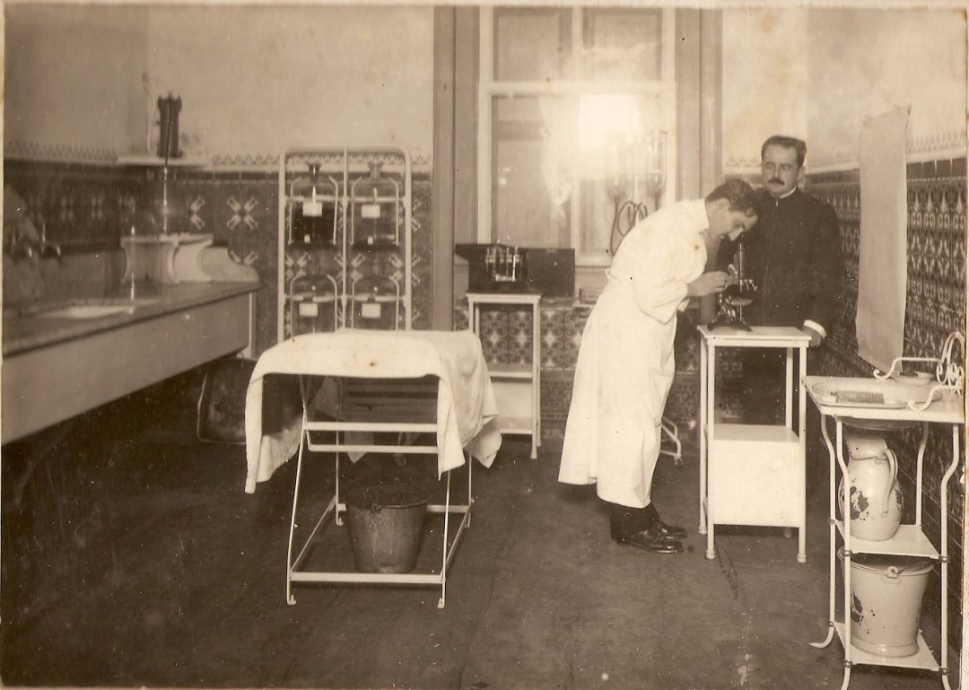 A tuberculose e o Sanatório Naval de Nova Friburgo 1 Laboratório do Sanatório Naval. Acervo Sanatório Naval