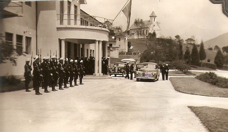 A tuberculose e o Sanatório Naval de Nova Friburgo 17 Na imagem o hospital, a instalação das freiras Vicentinas e a capela. Acervo Sanatório Naval