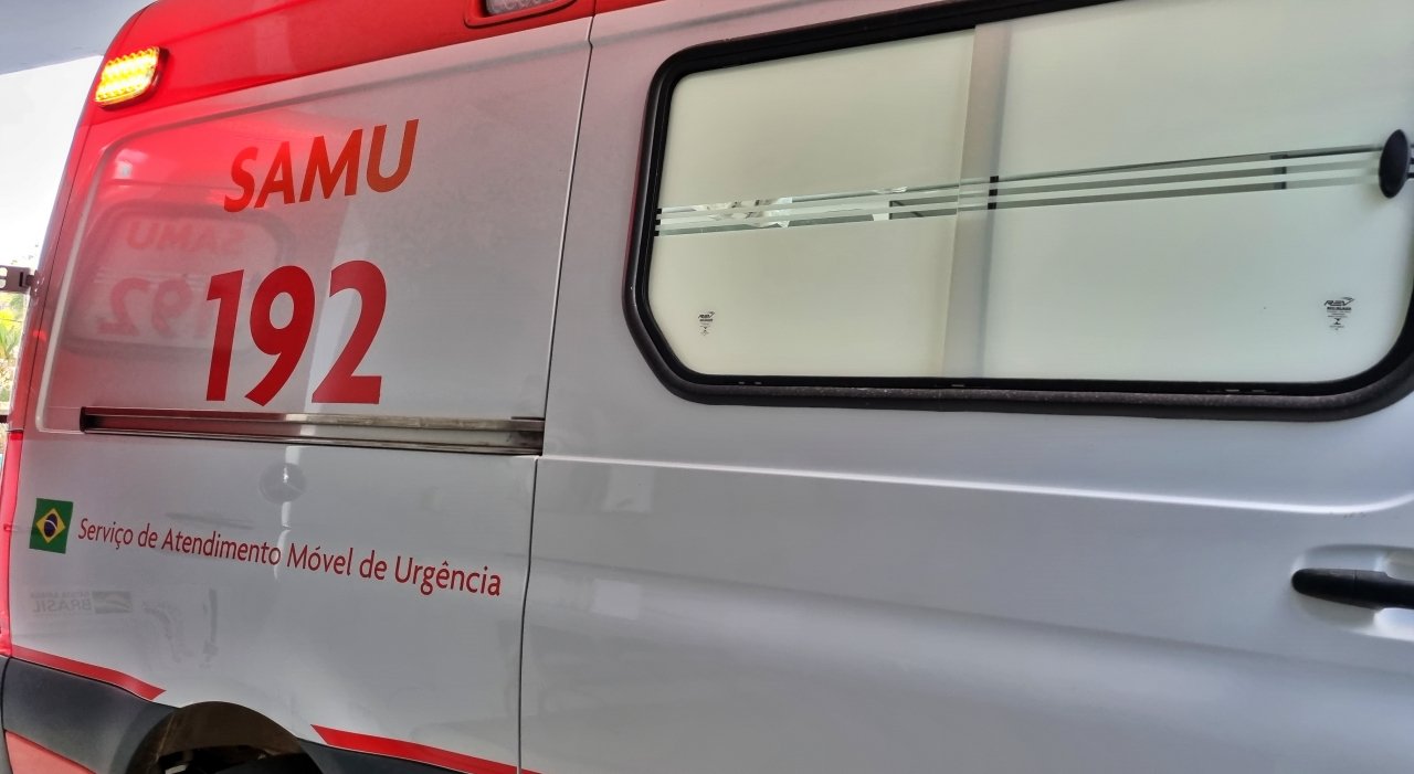 Ambulância do Serviço de Atendimento Móvel de Urgência (Samu) de Cantagalo (Foto: Serra News)