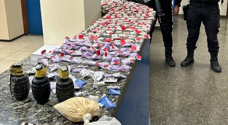 PM apreende drogas, munições e granadas em Santo Antônio de Pádua