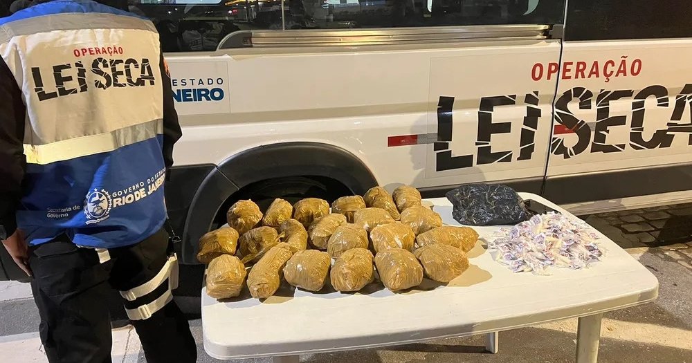 Homem é preso por tráfico de drogas durante Lei Seca em Petrópolis