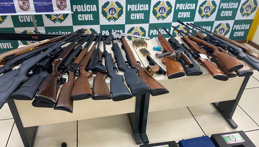 Ação conjunta resulta em prisão por posse ilegal de arma de fogo em Itaperuna
