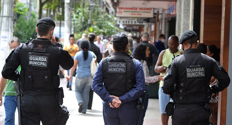 Guardas municipais integram sistema de segurança pública, decide STF