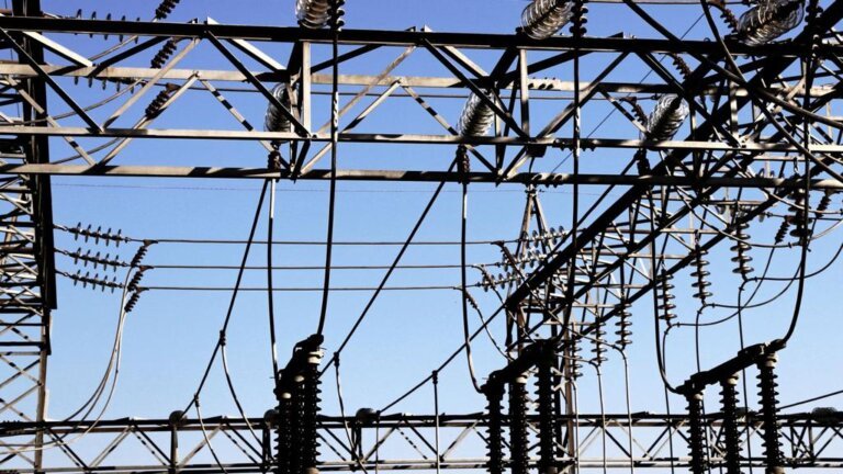 Apagão afeta estados do Sudeste e cidades da região ficam sem energia