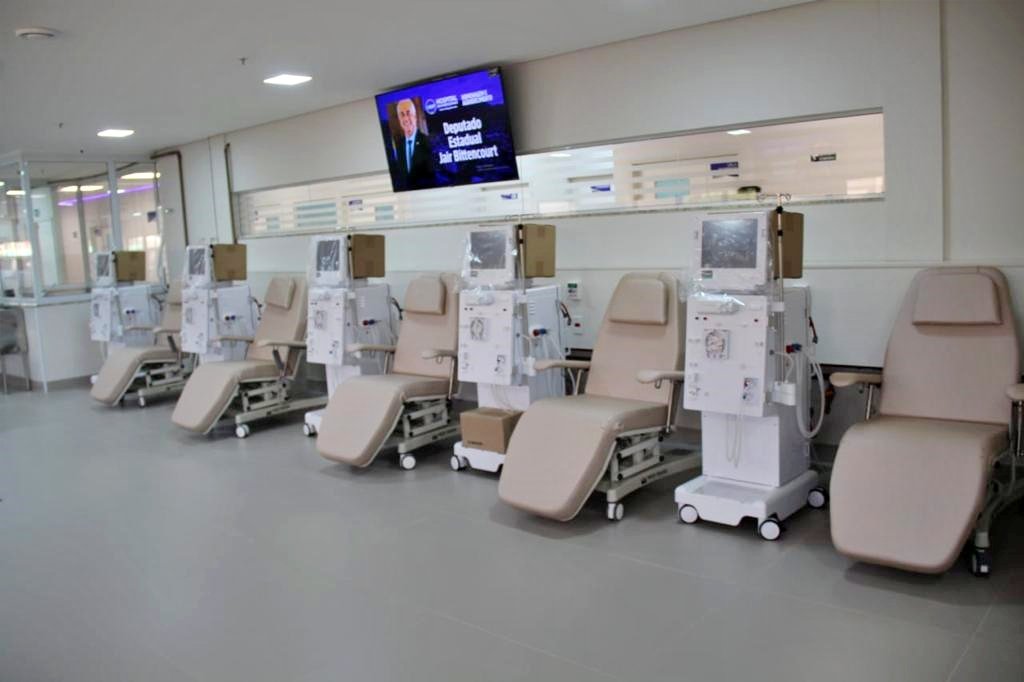 Bom Jesus do Itabapoana ganha Centro de Hemodiálise no HSVP 1 O serviço vai funcionar em prédio anexo ao Hospital São Vicente de Paulo (HSVP) e tem máquinas para atender 32 pacientes renais ao mesmo tempo.