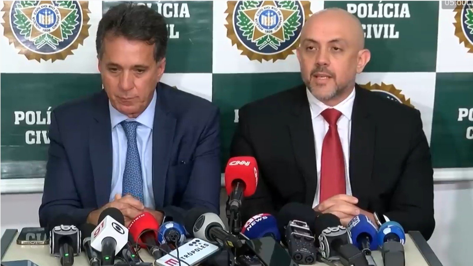 RJ: O que teria motivado a execução de três médicos na Barra da Tijuca? 1 Delegados da Polícia Civil e Polícia Federal em coletiva de imprensa.