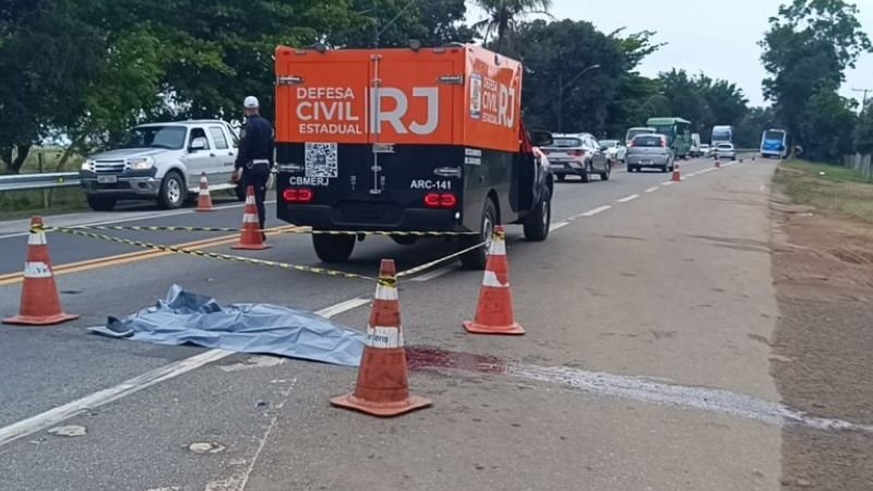 Criança de 11 anos morre atropelada por ônibus na BR-101 em Campos dos Goytacazes