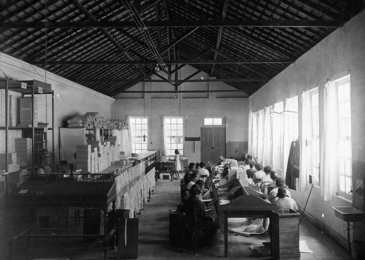 Nova Friburgo: de cidade veranista a cidade industrial 5 A indústria teve início em 1911 com a produção de rendas. Acervo família Arp.