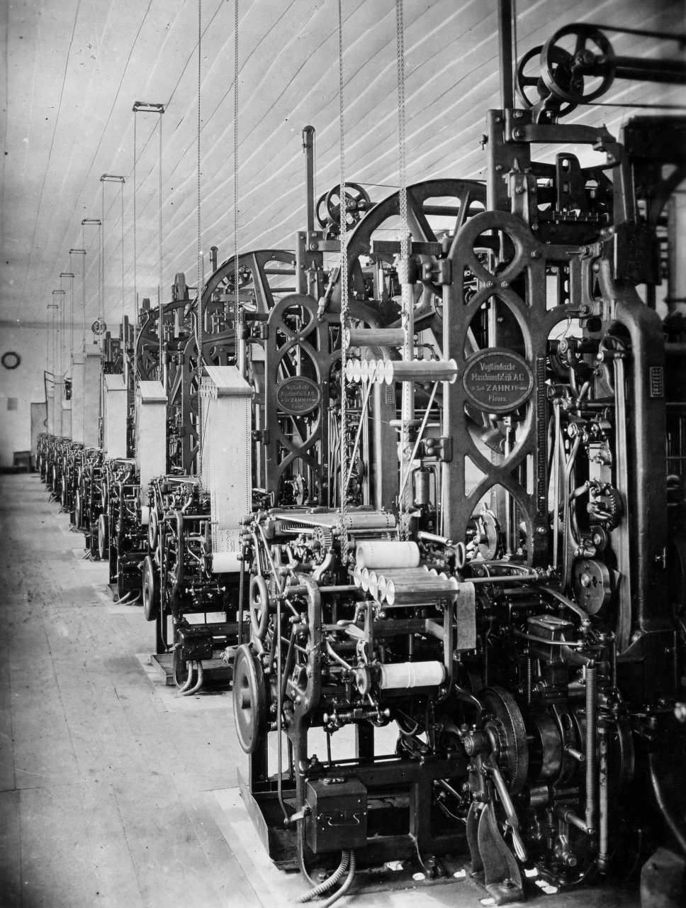 Nova Friburgo: de cidade veranista a cidade industrial 2 Boa parte do maquinário era de tecnologia suíça. Acervo família Arp.