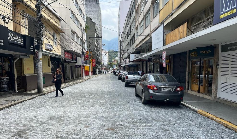 Estado entrega obras de drenagem e pavimentação no Centro de Nova Friburgo