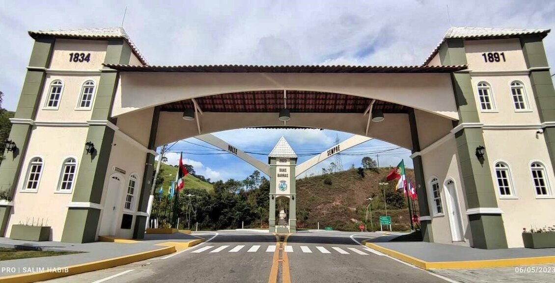 Portal de entrada para Duas Barras, saindo da RJ-116.