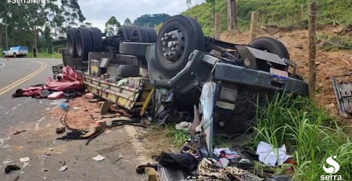 Caminhão tomba e mata duas pessoas na RJ-174 em Santa Maria Madalena