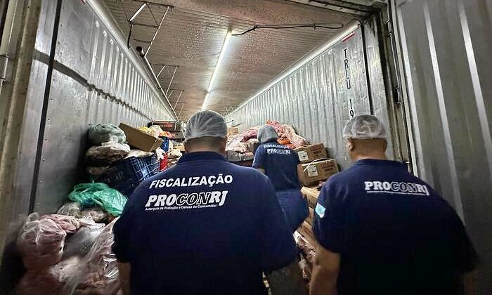 Mercados de Friburgo tinham mais 1,5 tonelada de alimentos impróprios em estoque