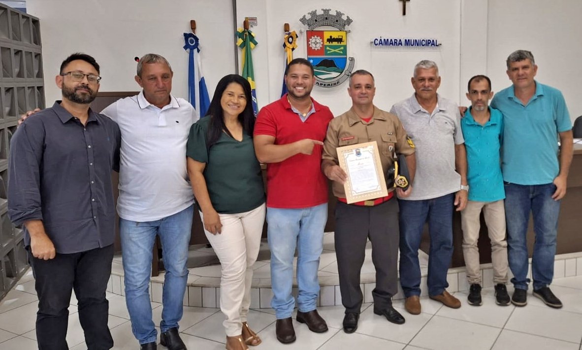 Câmara de Aperibé presta homenagem à bombeiro que salvou agente do SAMU em Cantagalo