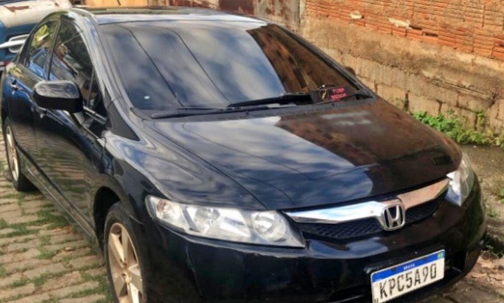 Carro roubado em São Sebastião do Alto é recuperado em Miracema
