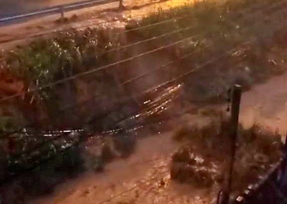 Morador filma momento exato de deslizamento de terra em Cordeiro
