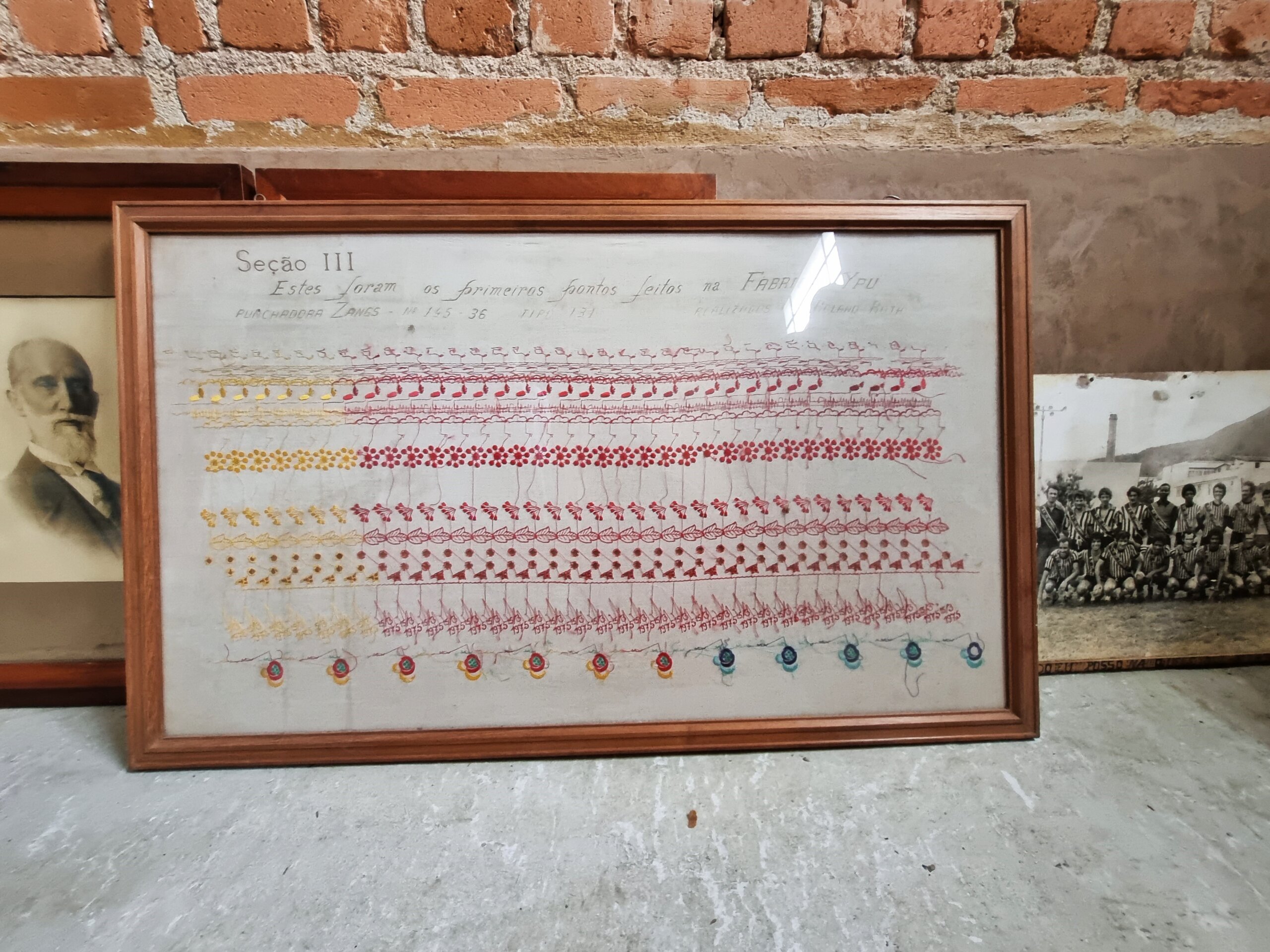 A revitalização da Fábrica Ypu: novo cartão postal de Nova Friburgo 6 No quadro os primeiros pontos de bordados feitos em 1975. Acervo pessoal