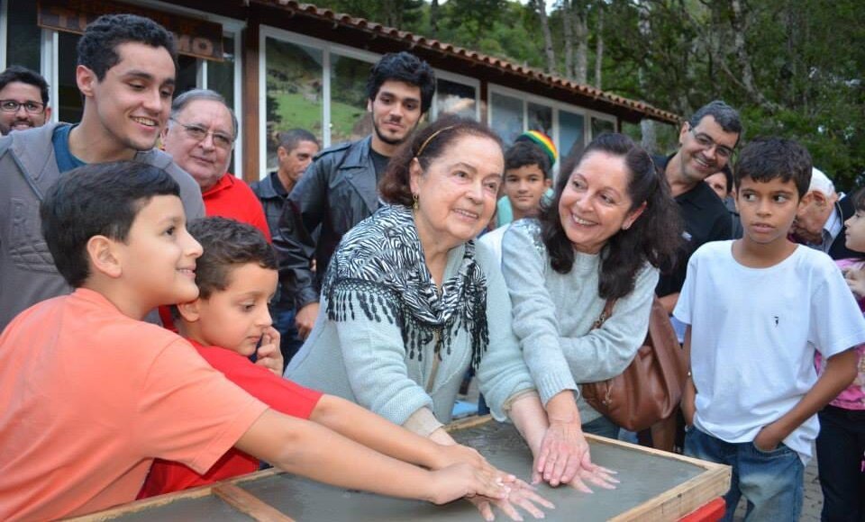Vídeo: Poetisa de 102 anos lança livro em Santa Maria Madalena