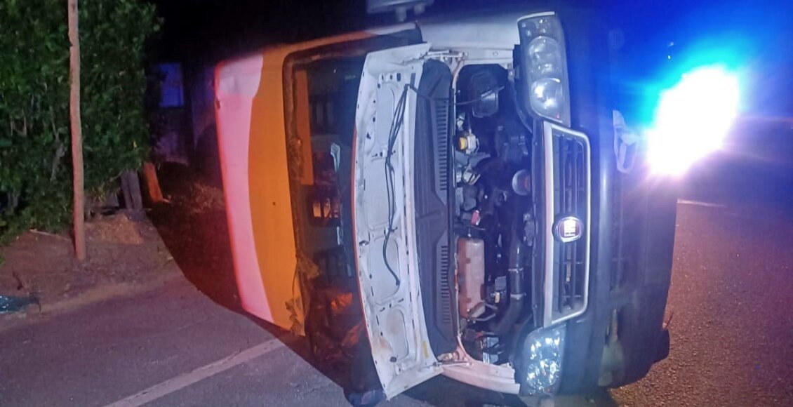 Grave acidente com van deixa uma pessoa morta em São Fidélis