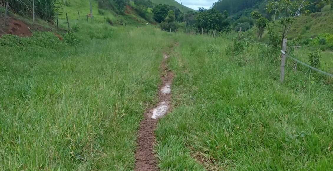 Crianças ficam sem ir à escola por falta de manutenção na estrada em Cantagalo