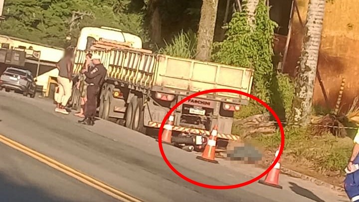 Mulher morre após colidir moto com carreta em Bom Jardim