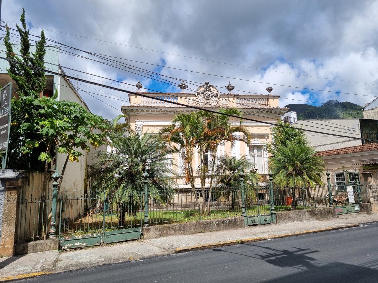 Maria Duque Estrada Laginestra e as legionárias da LBA de Nova Friburgo 12 Inicialmente sede do Partido Nazista e depois Centro Municipal da LBA. Acervo pessoal
