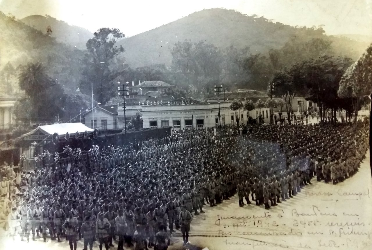 Juramento à bandeira de 3.000 reservistas em Nova Friburgo em 1942. Acervo pessoal