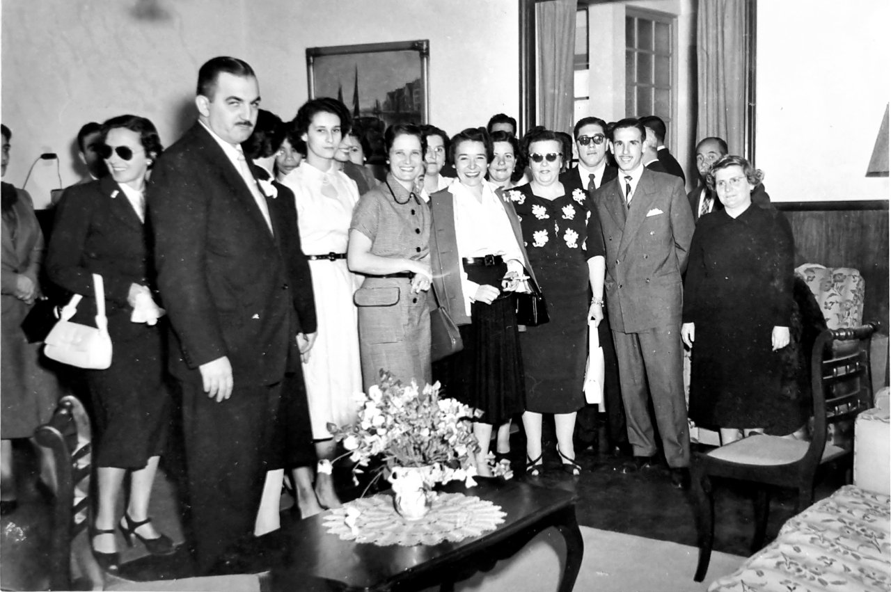 Maria Duque Estrada Laginestra e as legionárias da LBA de Nova Friburgo 5 Maria Duque Estrada ao lado de Alzira Vargas e senhoras voluntárias. Acervo Dantinho Laginestra