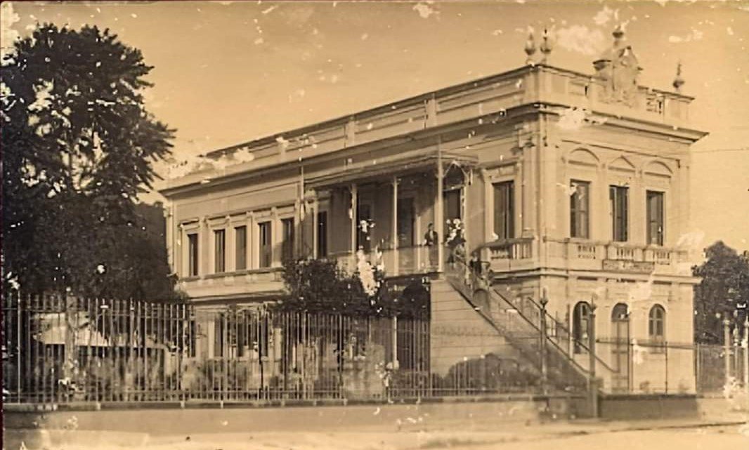 Maria Duque Estrada Laginestra e as legionárias da LBA de Nova Friburgo 13 Palacete da Sociedade Dante Alighieri. Acervo internet.